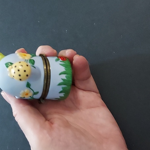 Water Bucket w/Frog Trinket Box. 2 1/2in.Hx2 1/2in.W.Pre-Owned,Multicolors. - Picture 4 of 5